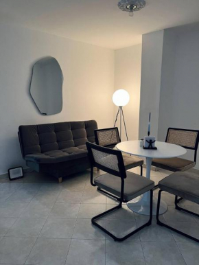 Apartamento grande amoblado sector Laureles 101